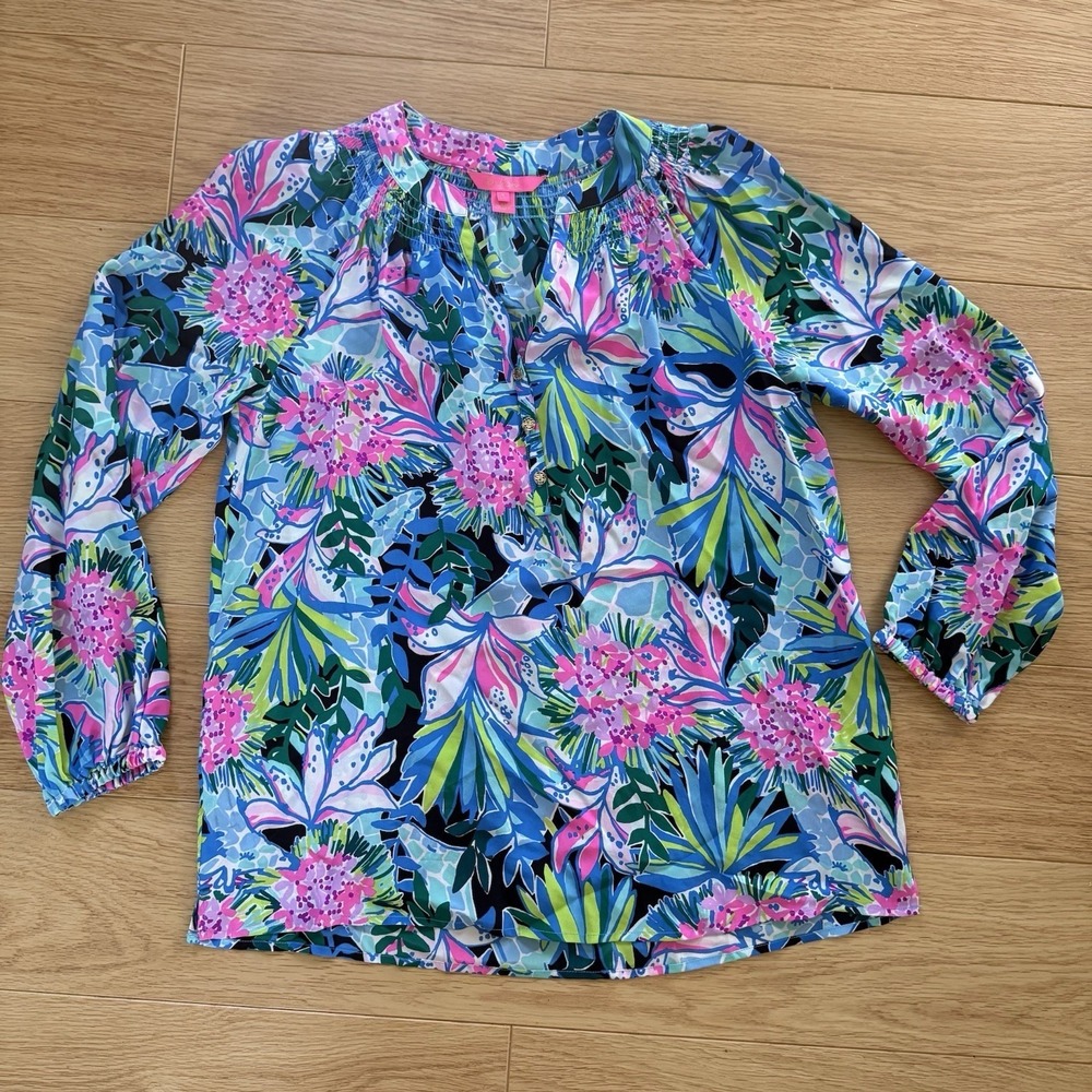 New LILLY PULITZER ELSA SILK TOP SIZE Medium You Me Giraffe HTF Floral Smocked